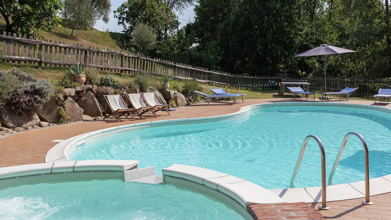 Agriturismo per 16 persone con giardino in Aulla, Val di Magra