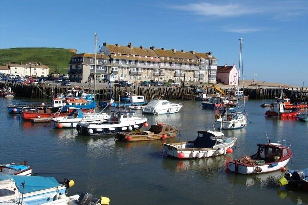 Entire apartment, Cosy character apartment overlooking historic harbour and beach in West Bay, West Dorset Heritage Coast