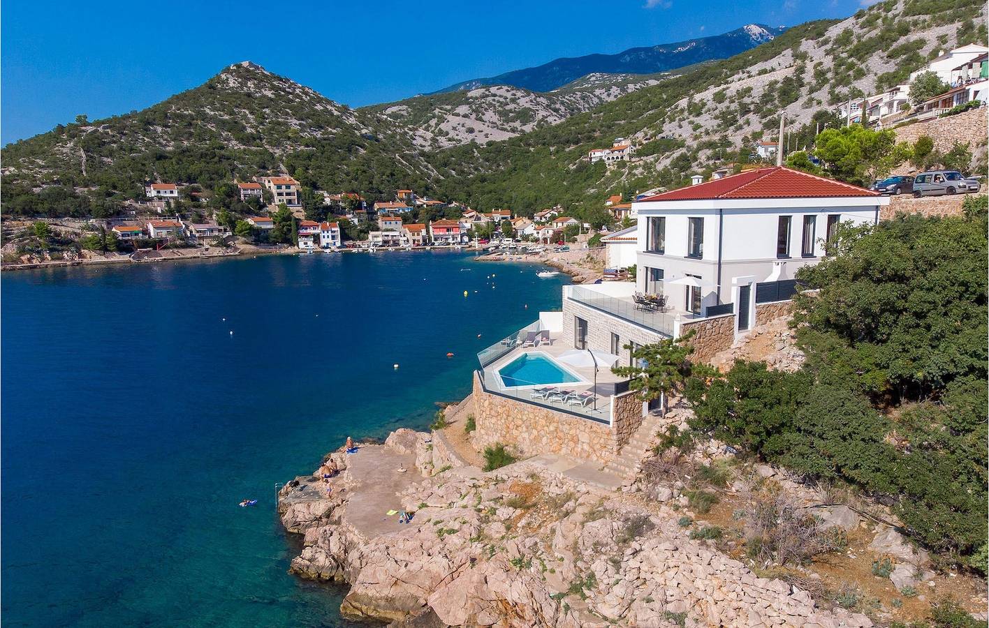 Modernes Apartment mit 2 Schlafzimmern, Pool, in Strandnähe und mit kostenlosen Parkplätzen in Kvarner Festland