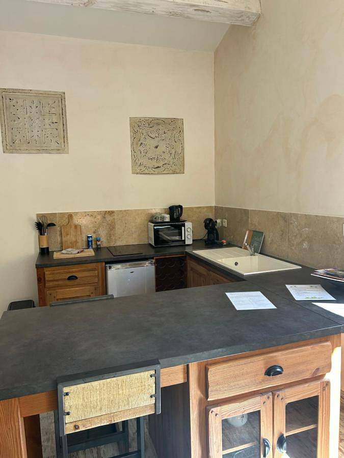 Location de vacances pour 2 personnes, avec terrasse ainsi que piscine et jardin à Vagnas - 3