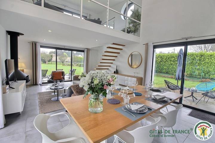 Gîte für 6 Personen, mit Terrasse und Garten sowie Ausblick in Trégastel