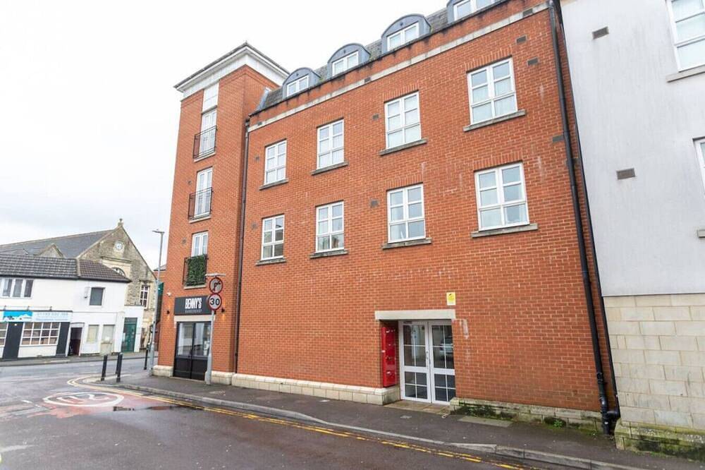Apartment for 4 People in Swindon, North Wessex Downs