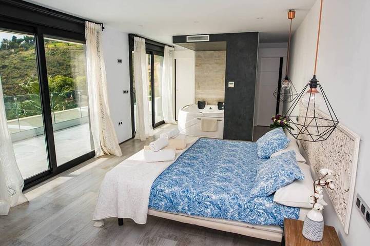 Villa für 9 Personen, mit Pool und Whirlpool sowie Terrasse an der Costa Tropical - 2