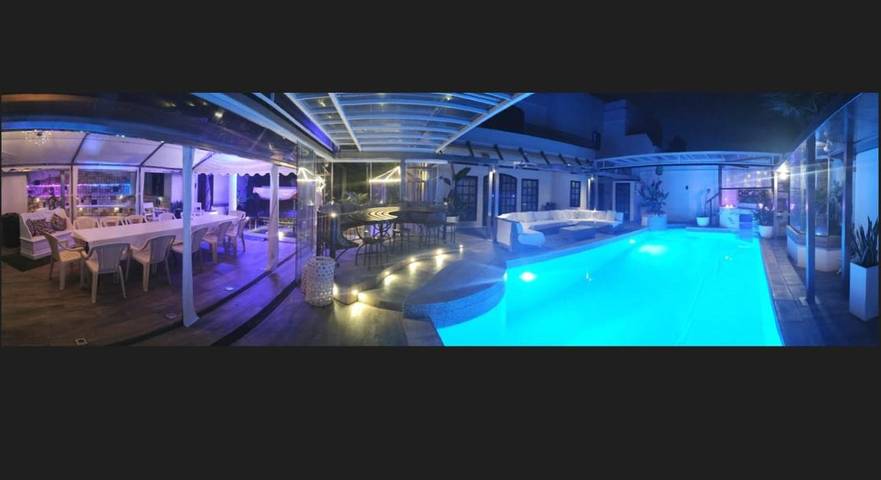 Casa de férias para 16 pessoas, com jacuzzi e piscina e ainda jardim - 1