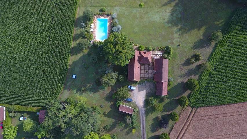 Location de vacances pour 4 personnes, avec jardin ainsi que vue et piscine à Marquay - 2