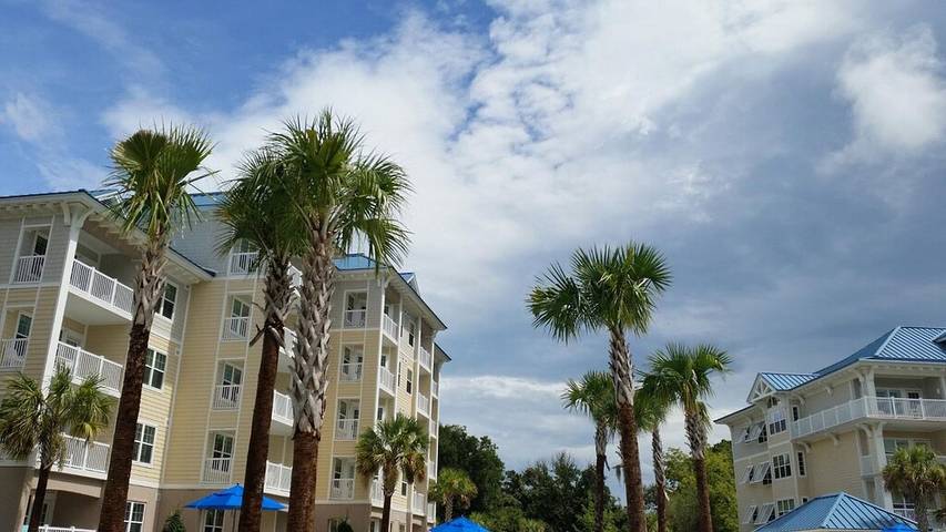 Vacation apartment for 4 people, with balcony and hot tub as well as sauna and pool in South Carolina