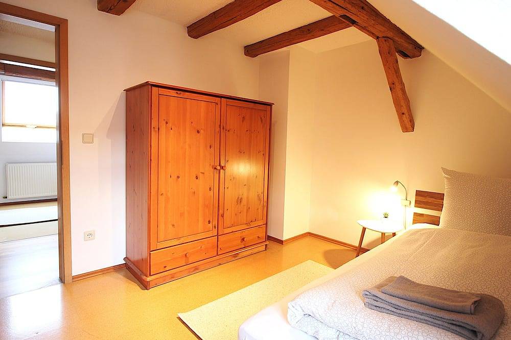Ganze Wohnung, Ferienwohnung am Wasserschloss (2) in Ochsenfurt, Fränkisches Weinland