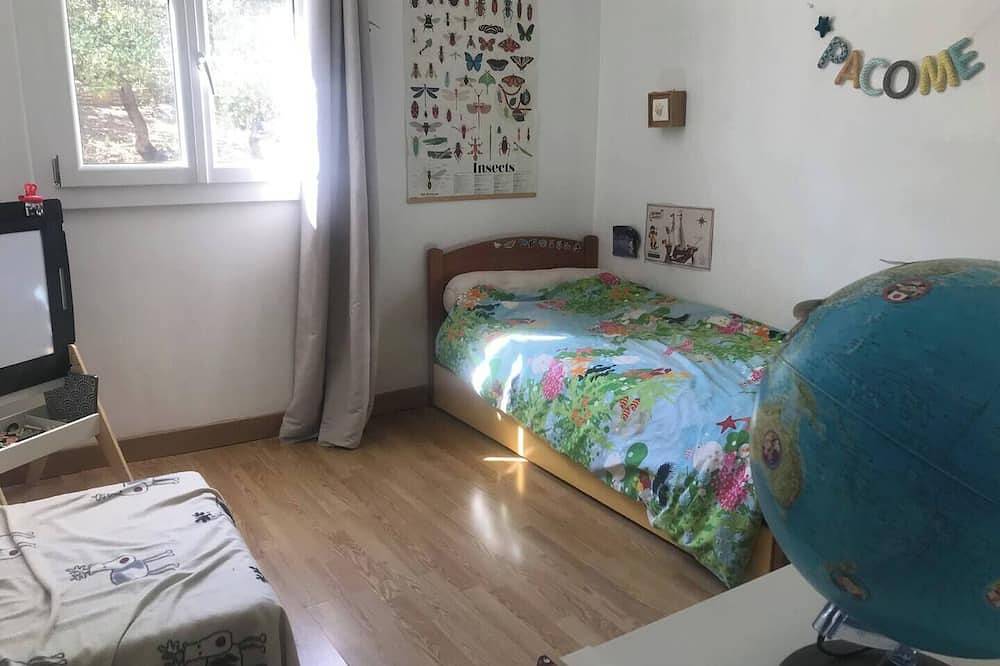 Large house 15 min from Aix en Provence and 30 min from Marseille and the beaches. in Bouc-Bel-Air, Aix-en-Provence und Umgebung