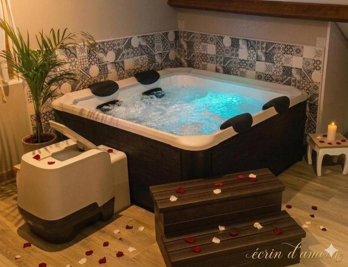 Gîte pour 2 personnes, avec jacuzzi ainsi que jardin et piscine à Castels - 2