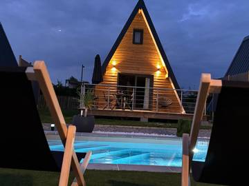 Lodge pour 4 personnes, avec vue ainsi que piscine et terrasse dans Marne