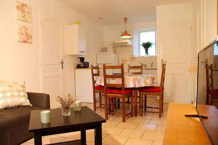 Maison d’hôte pour 4 personnes, avec jardin ainsi que piscine et terrasse à Vallières-les-Grandes - 2