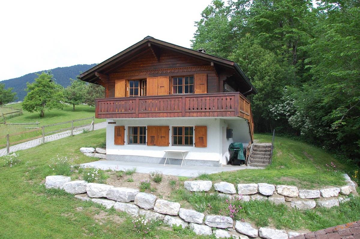 Apartamento vacacional entero, Chalet Claquevent - 2 chambres à coucher, 90m², 6 personnes in Rougemont, Pays-d'Enhaut Region