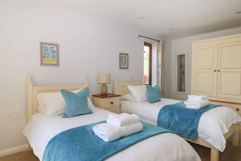 Badgers Sett, family friendly, with pool in Titchfield Common in Fareham, Hampshire