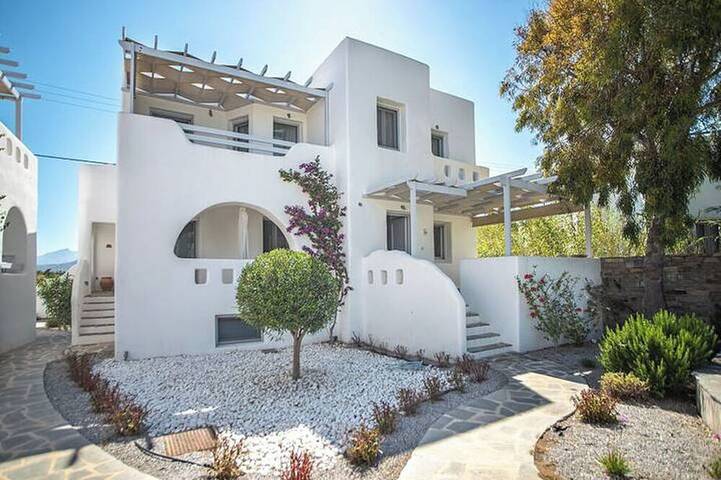 Villa für 6 Personen, mit Balkon und Pool sowie Garten auf Naxos