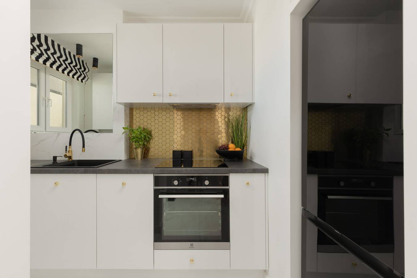 Entire apartment, Senatorska 40 | Exceptional apartment | Air conditioning in Warsaw Śródmieście, Warsaw