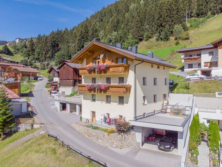 Ferienwohnung für 7 Personen, mit Balkon und Ausblick in Kappl