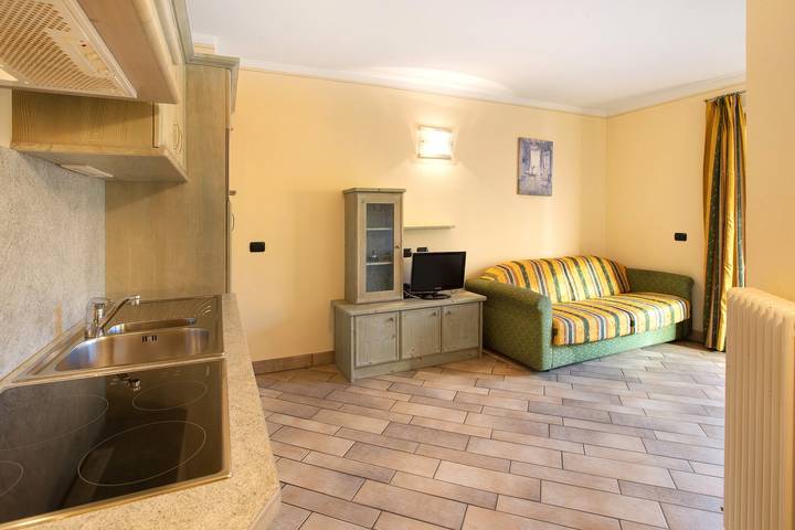 Entire apartment, 'Appartamento 2' with Mountain View, Shared Garden & Wi-Fi in Livigno (Town), Livigno
