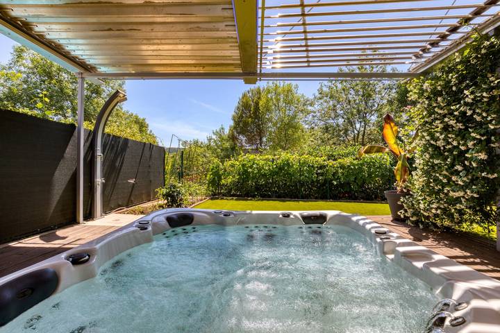 Location de vacances pour 4 personnes, avec Jacuzzi à Bosc - 2