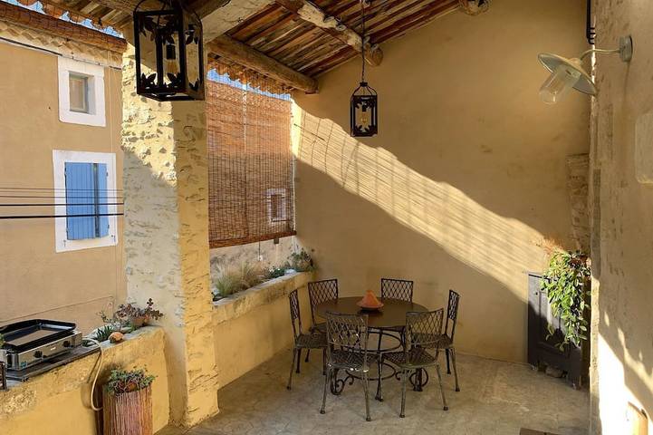 Location de vacances pour 6 personnes, avec terrasse, animaux acceptés à Vallabrix - 4