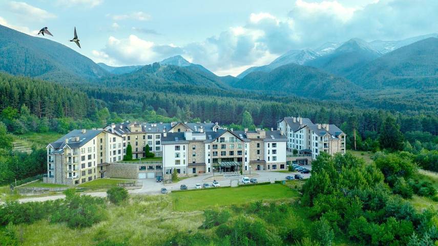 Apartamento para 8 personas, con jardín y piscina además de jacuzzi y sauna en Región de Bansko
