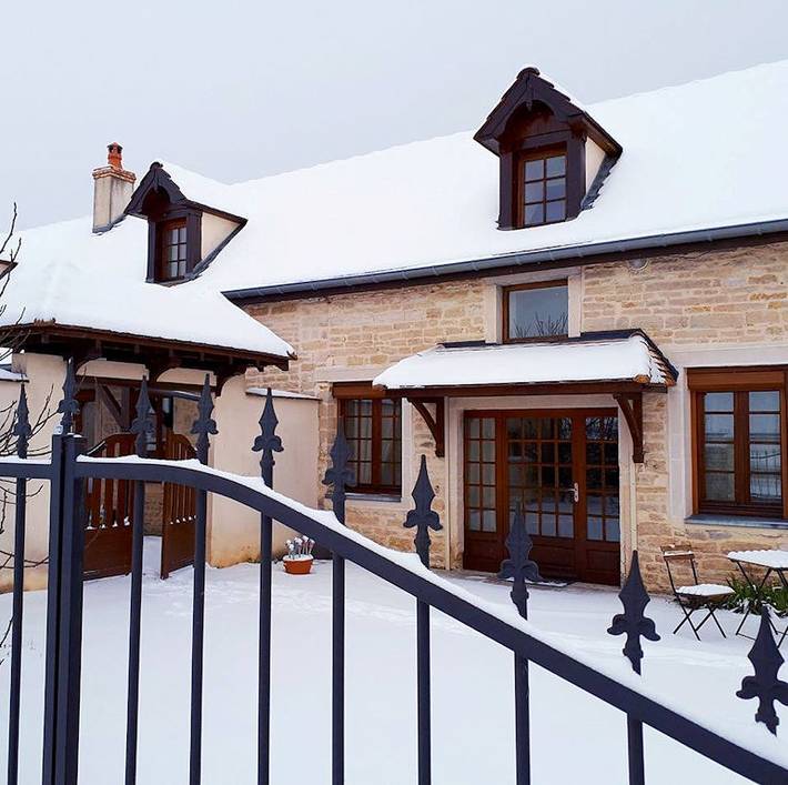 Gîte pour 15 personnes, avec terrasse, animaux acceptés à Marigny-lès-Reullée - 2