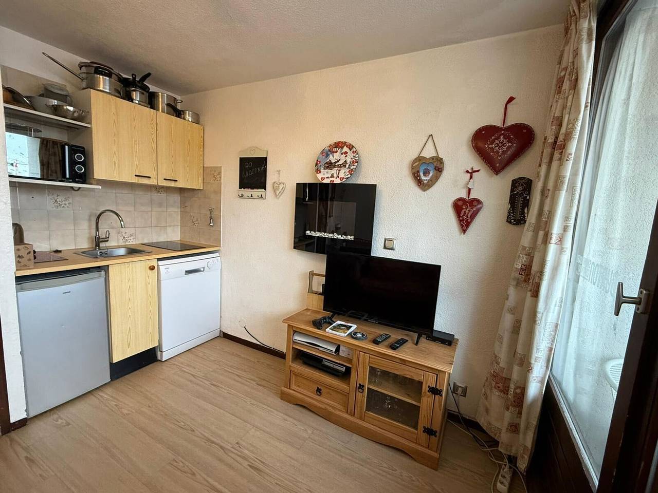 Entire studio, Studio Cabin in Tignes Le Lac with Balcony and Ski Locker in Tignes, Vanoise National Park