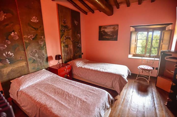 Villa nel Chianti con magico giardino, parco romantico e piscina con vista in Castelnuovo Berardenga (Comune), Chianti