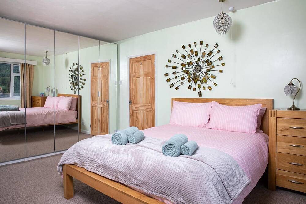 6 Bed in Brecon (oc-bn413) in Brecon, Brecon Beacons