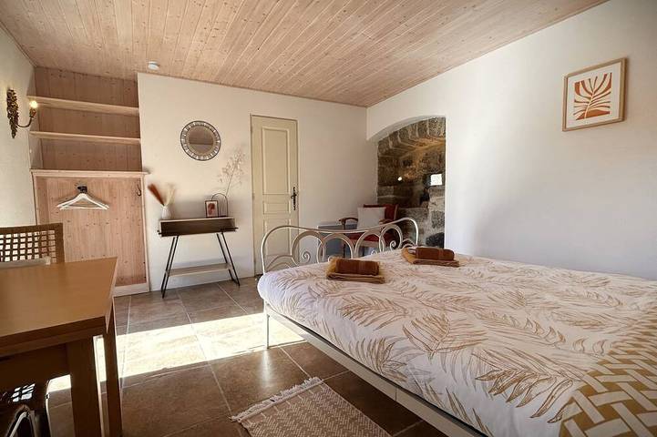 Location de vacances pour 2 personnes, avec jacuzzi ainsi que piscine et jardin à Sablières - 3