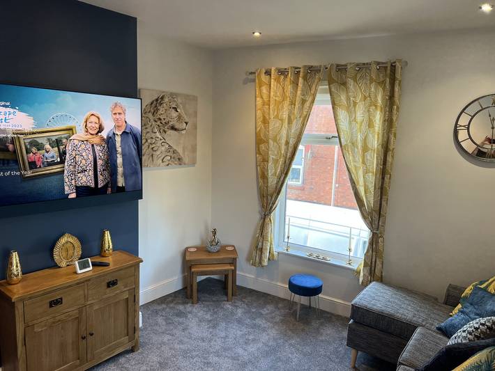 Holiday letting for 6 people, with Terrace and Garden in Stoke-on-Trent