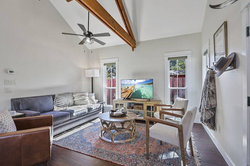 Haydon Cottage I Romantic, Dripping Springs in Dripping Springs, Hays County