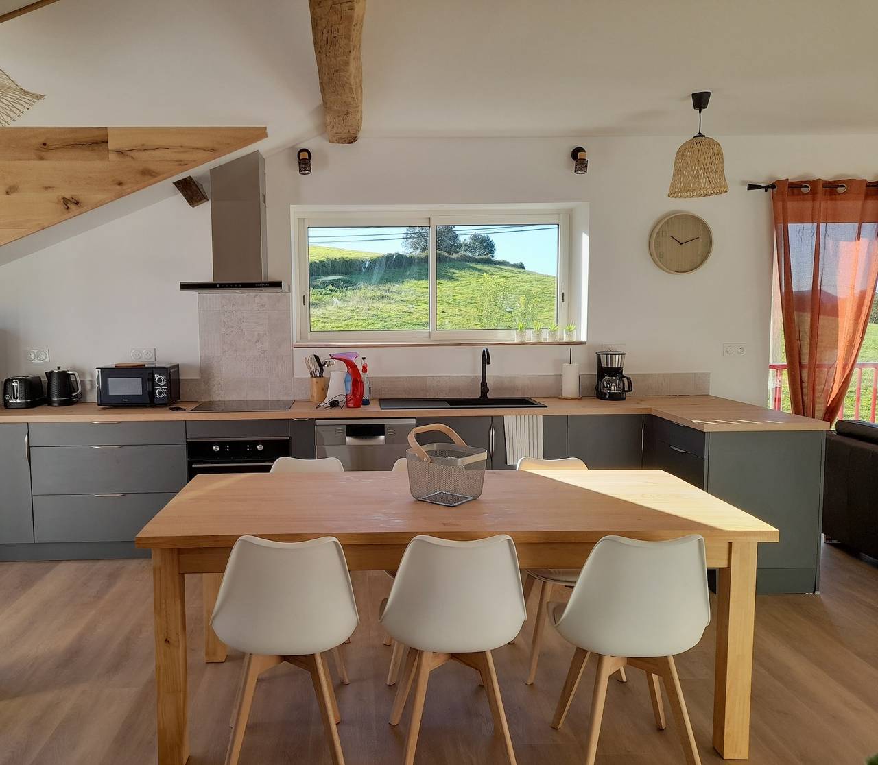 Cottage in the Basque Mountains with View, Wi-Fi and Air Conditioning in Ossès, Bayonne region