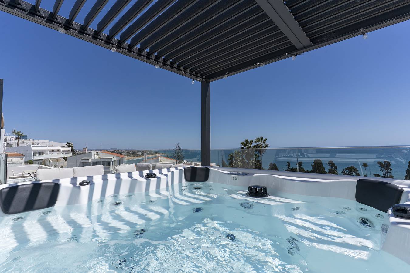 #285 Sea View Villa | Jacuzzi & Large Pool in Albufeira, Faro Distrikt
