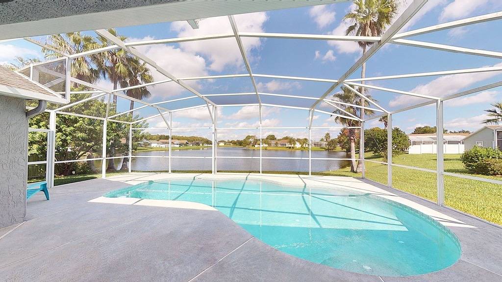 Escape to Paradise!Luxury Waterfront Heated Pool House with Game Room and Piano! in Kissimmee, Osceola County