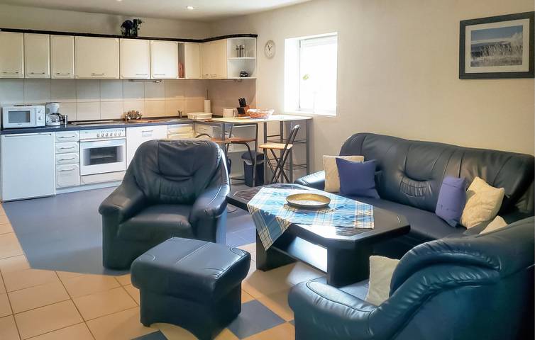 Ganze Ferienwohnung, Gemütliche Wohnung mit Terrasse und Parkplatz in der Nähe von Rubkow Center in Rubkow, Vorpommern Greifswald