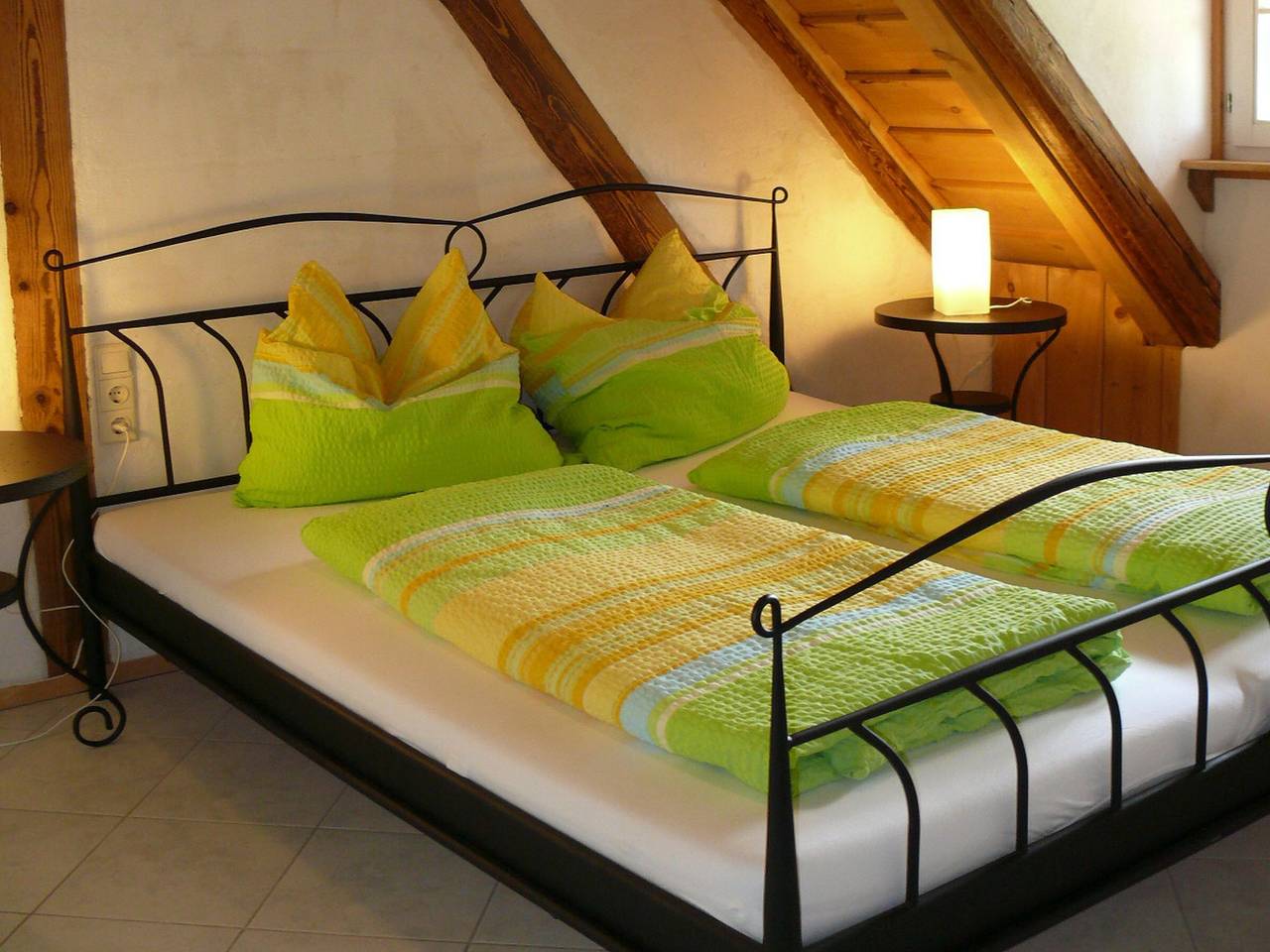 Ganze Wohnung, Ferienwohnung Bretterschlupf" mit Gemeinschaftsgarten, Balkon und Wi-Fi in Salem, Region Bodensee-Oberschwaben