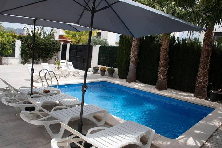 Casa rural para 6 personas, con terraza además de piscina y jardín en Polop de la Marina - 4