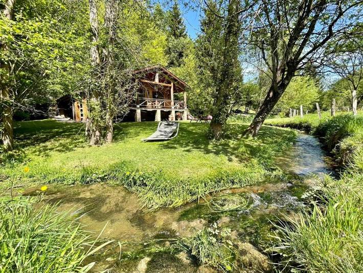 Chalet pour 2 personnes, avec Jacuzzi ainsi que Terrasse et Jardin
