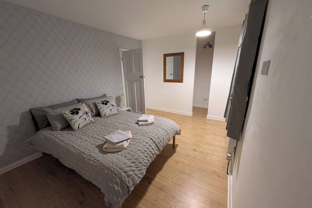 1-Bed Home for 2, Parking, Garden & Great Location in Worcester, Worcestershire