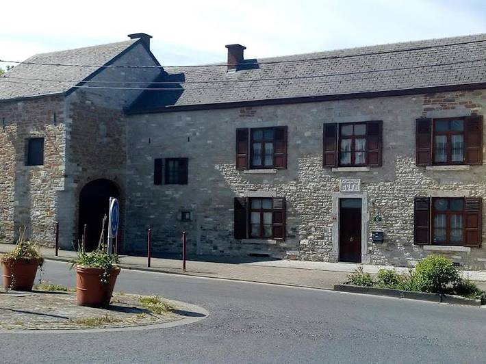 Ferienhaus für 9 Personen, mit Whirlpool und Terrasse sowie Garten in Namur