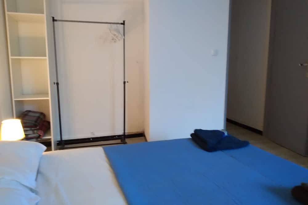 Appartement entier, Appartement (44m2), plain pied, 1°etage, 1 chambre, balcon, garage optionnel. in Pézenas, Côte d'Améthyste