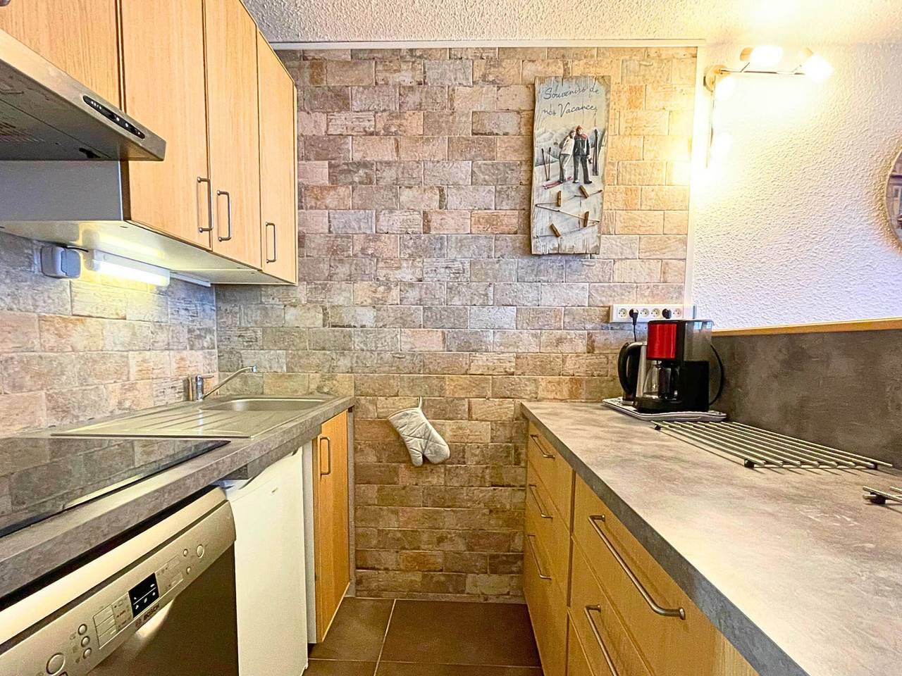 Geheel appartement, Charming Ski-in/Ski-out Apartment for 6 with Balcony and Free Wifi in Les Menuires, Saint-Martin-de-Belleville