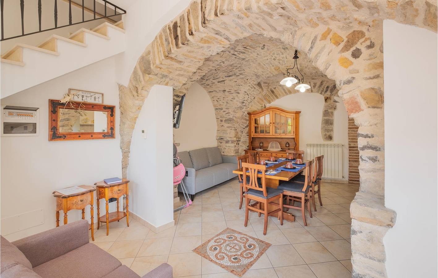 Gemütliches Apartment bei Torrente Egua mit WiFi & Küche in Borgo d'Oneglia, Imperia