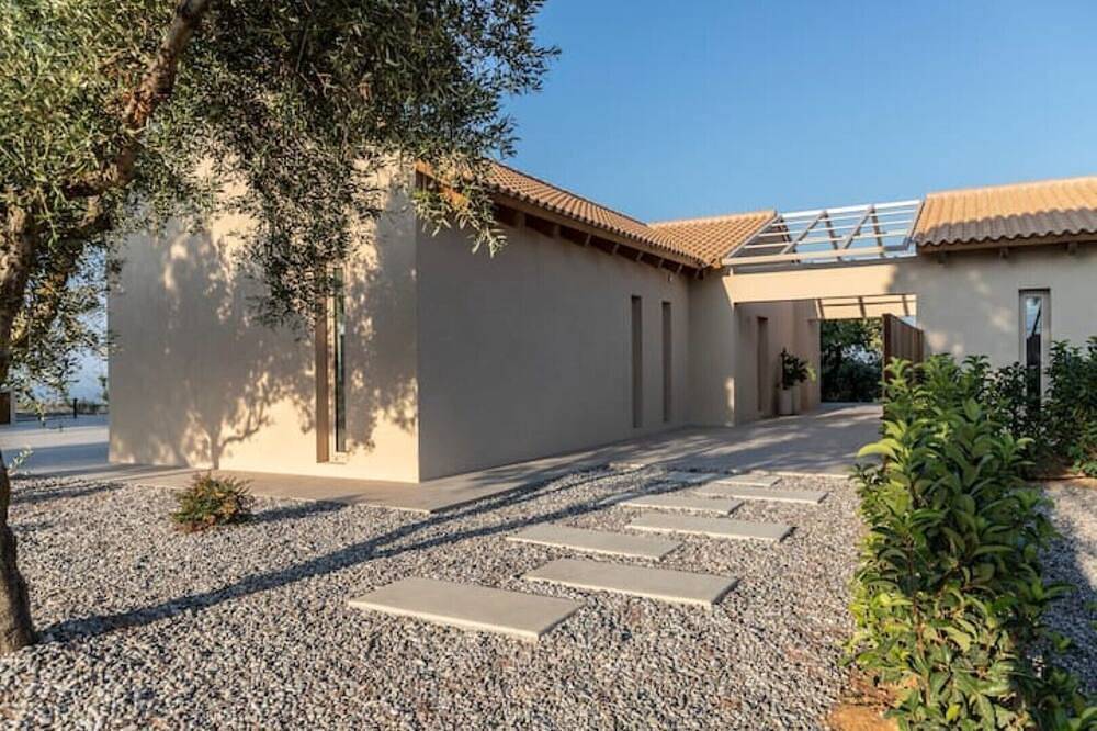 Avertosia Villa Ii with Private Pool and Sea View in Lassi, Argostoli