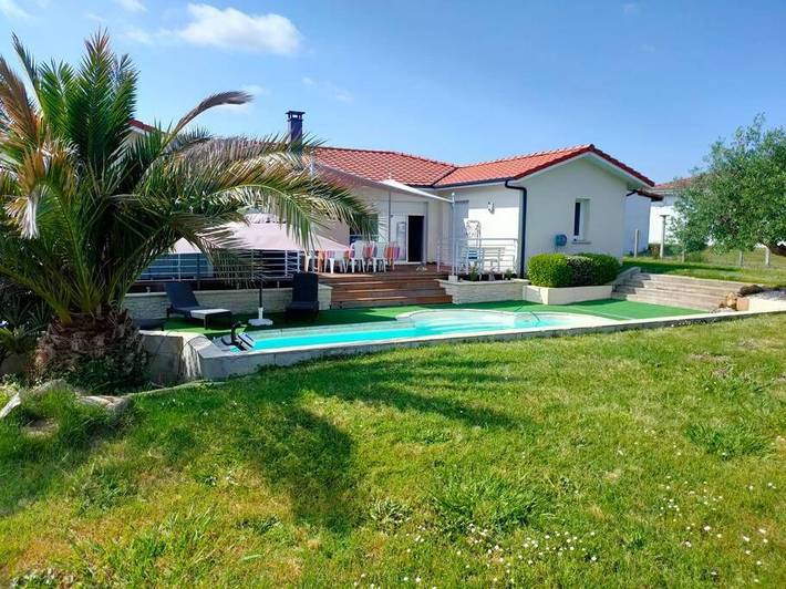 Location de vacances pour 6 personnes, avec Terrasse et Jardin ainsi que Piscine et Vue à Saugnac-et-Cambran