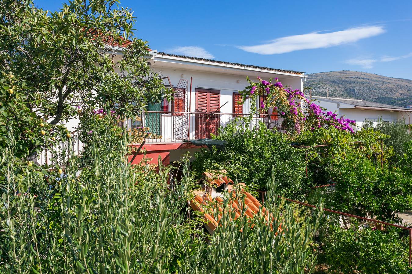 Ganze Wohnung, 1-Zimmer-Ferienwohnung mit Terrasse Seget Vranjica (Trogir) A-1038-c in Seget Vranjica, Split-Dalmatien