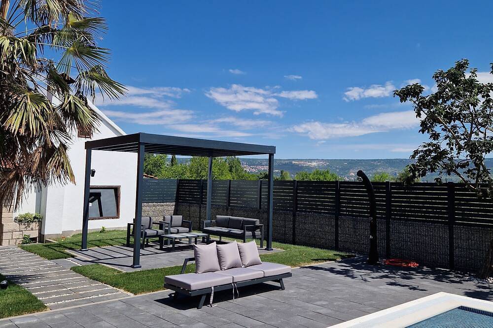 Luxury villa with private swimming pool in Runović (Splitska-Dalmacija), Imotski