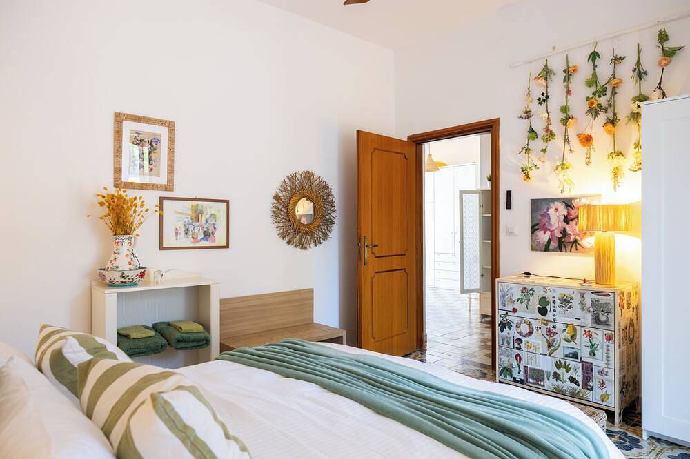 Artsy Villa for up to 5 people surrounded with unspoiled Mediterranean landscape in Pioppi, Pollica