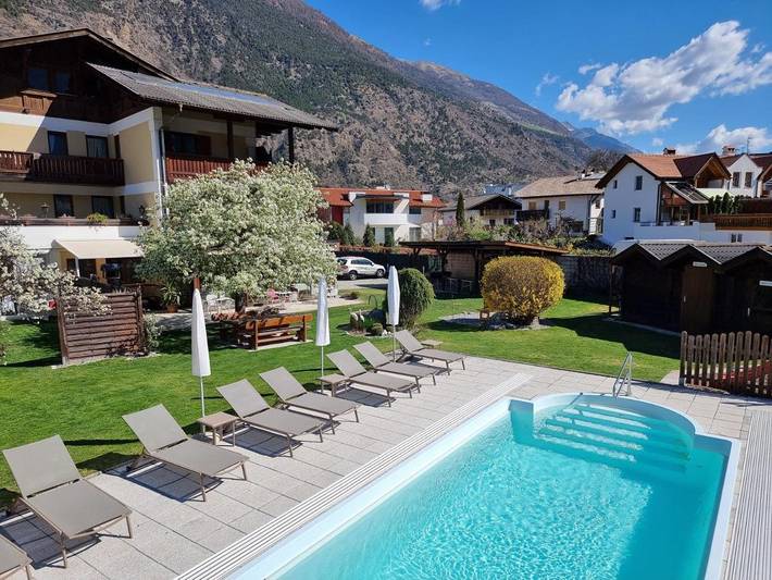 B&b per 2 persone, con piscina e sauna nonché panorama e giardino in Val Venosta