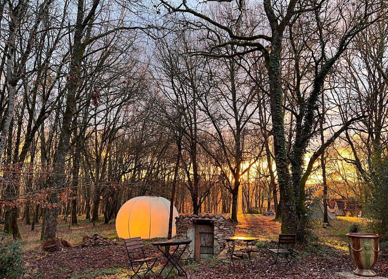 Aire Naturelle Camping Domaine de Mombret Haut in Duravel, Quercy